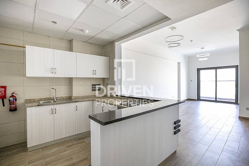 Spacious 1 Bed Apt with Equipped Kitchen Spacious 1 Bed Apt with Equipped Kitchen