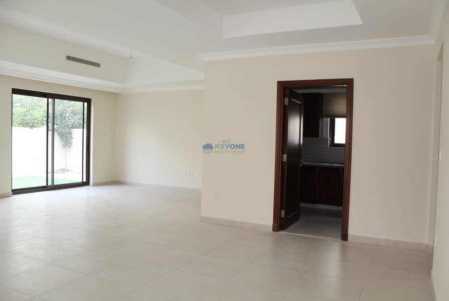 Well maintained lovely family villa available now Well maintained lovely family villa available now