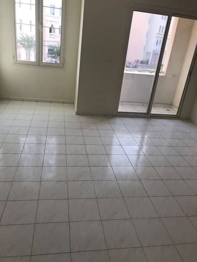 شقة في الحي البريطاني المدينة العالمية 21000 درهم - 4601339 شقة في الحي البريطاني المدينة العالمية 21000 درهم - 4601339