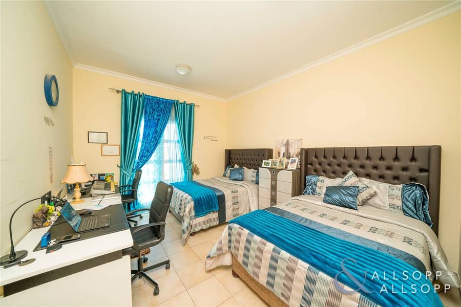 6 Super Size | Open Living | Upgraded | 2Bed