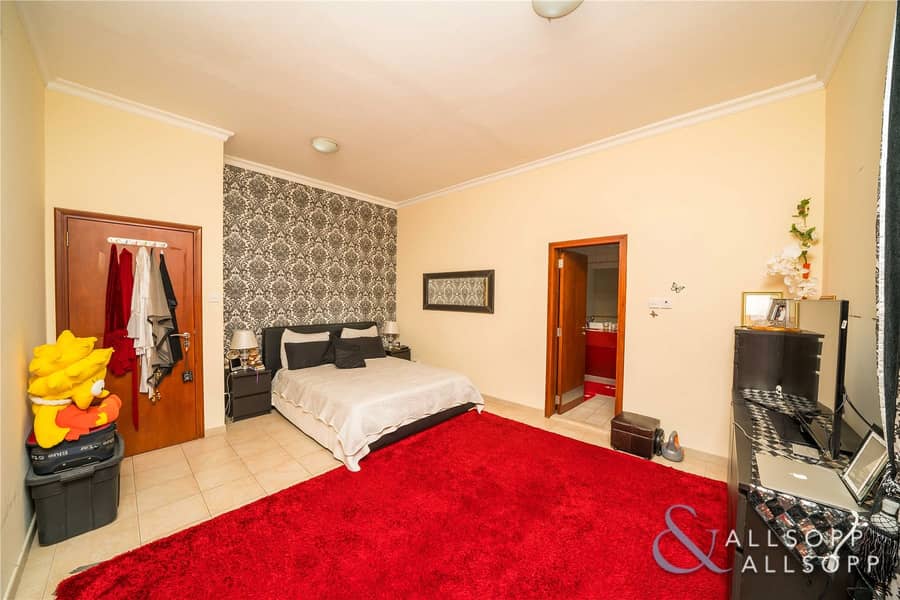 8 Super Size | Open Living | Upgraded | 2Bed