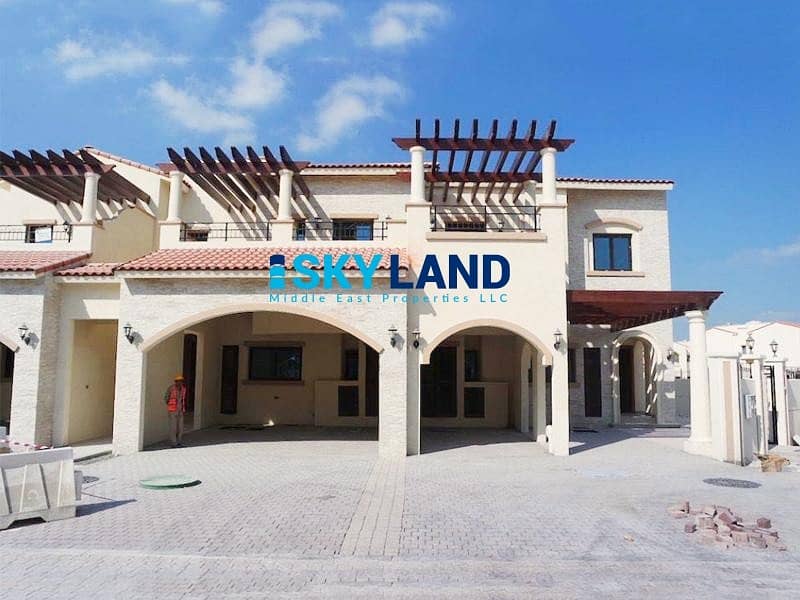 CORNER VILLA ! Luxurious 3BR + Maid w/ Big Garden CORNER VILLA ! Luxurious 3BR + Maid w/ Big Garden
