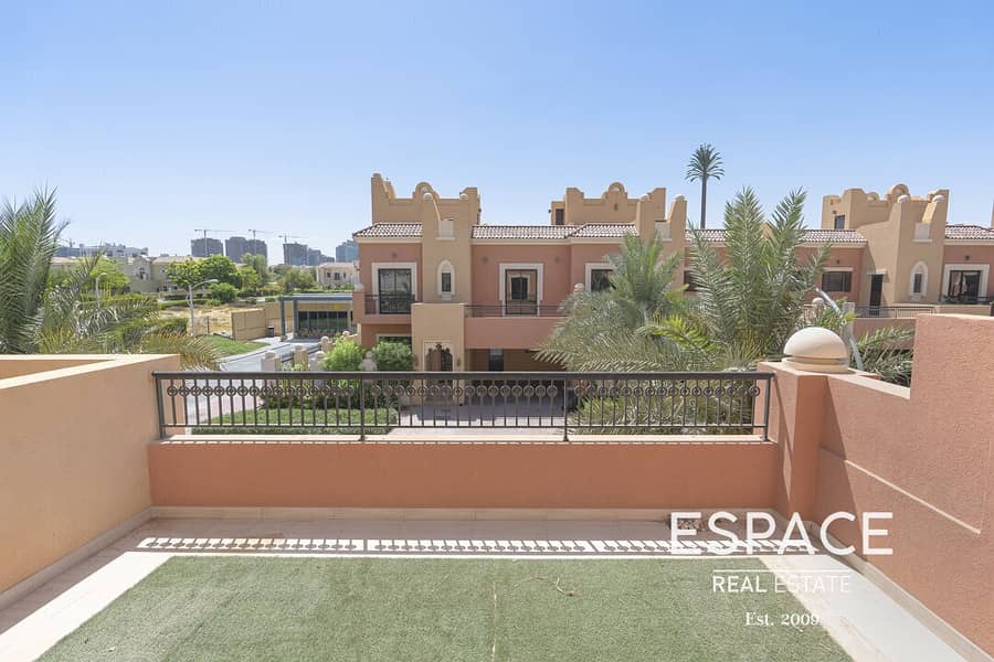 Modern Finish | Facing Pool | End Unit Modern Finish | Facing Pool | End Unit