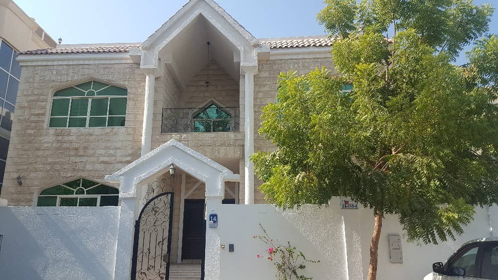 Lovely  5 BR villa with Parking space