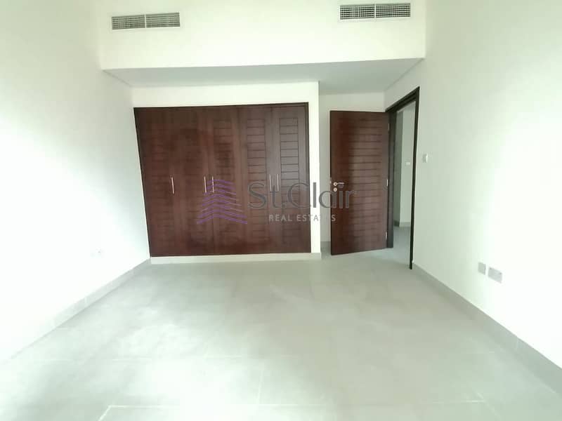 Spacious bright  and fully upgraded 1 bedroom
