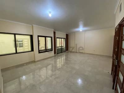 4 Bedroom Apartment for Rent in Corniche Area, Abu Dhabi - Luxurious 4BHK Flat for rent near World trade Center! 4 Bedroom Apartment for Rent in Corniche Area, Abu Dhabi - Luxurious 4BHK Flat for rent near World trade Center!