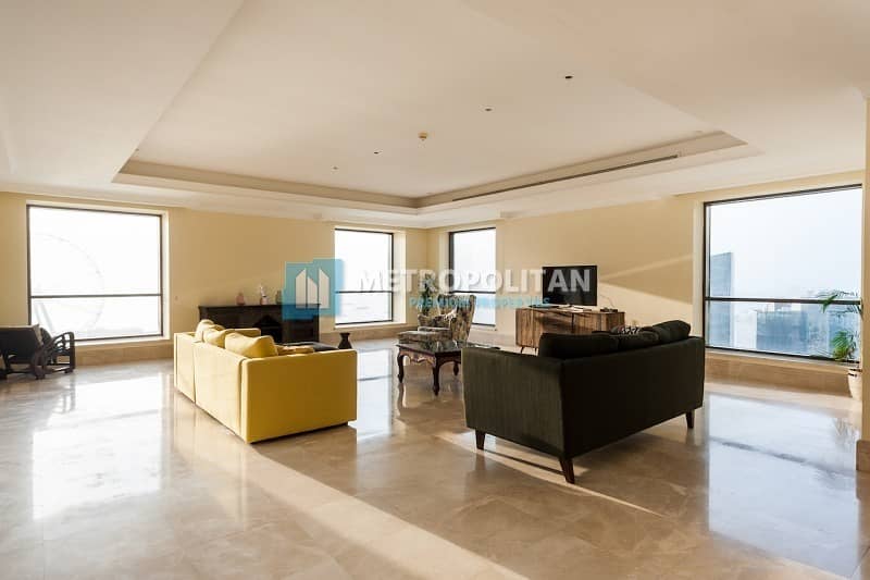 Luxurious 4 BR Penthouse With Panoramic Sea View