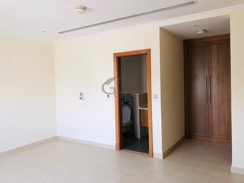 6 Corner 4 Bedrooms Maids with swimming pool in Jumeirah Park