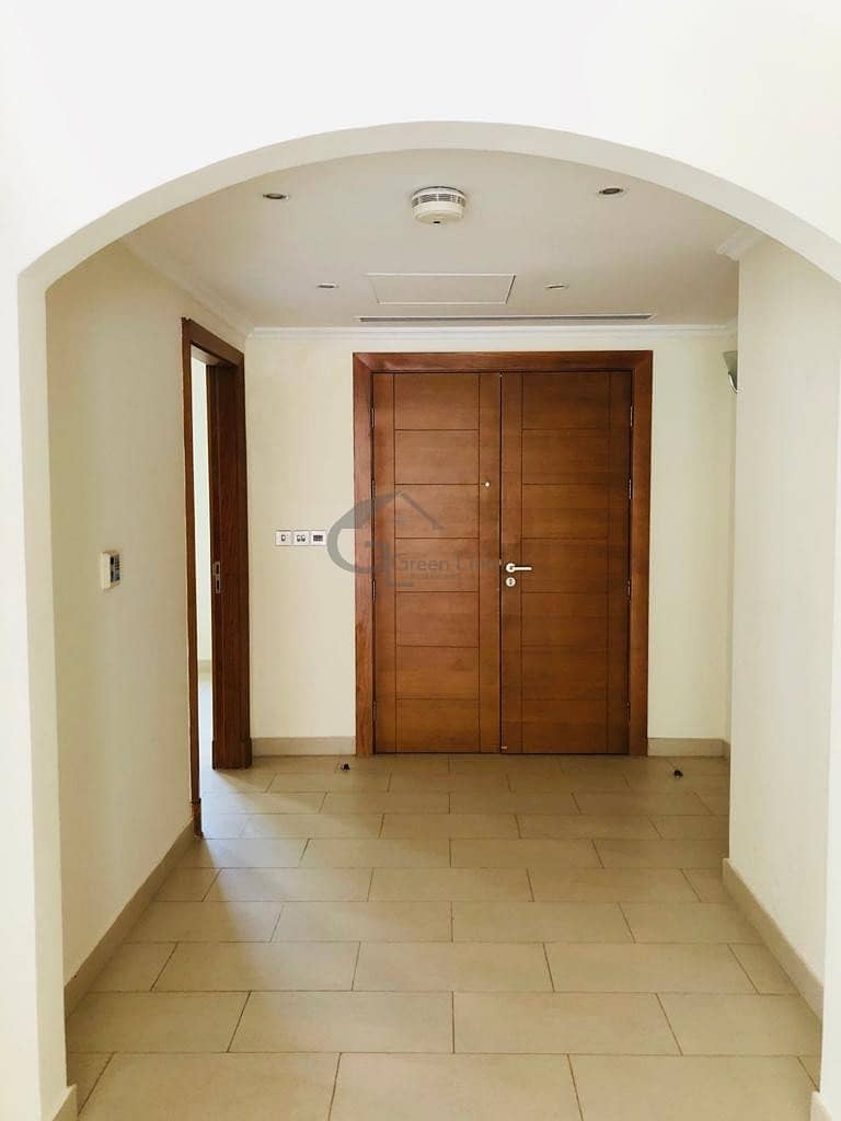 30 Corner 4 Bedrooms Maids with swimming pool in Jumeirah Park