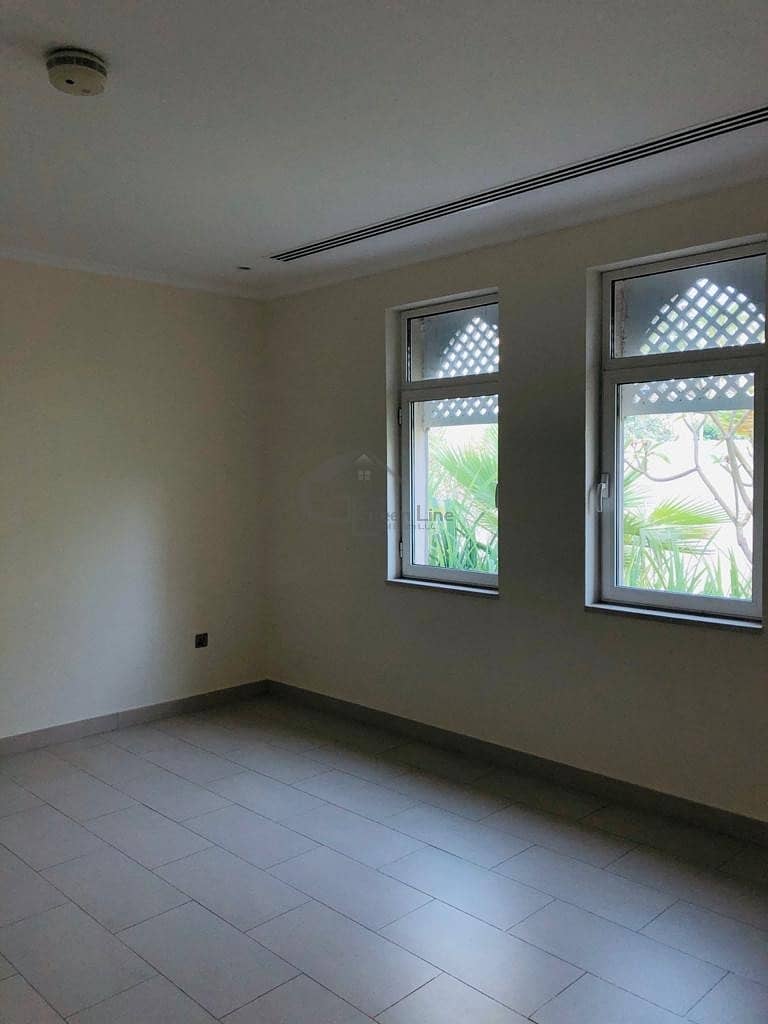 13 Corner 4 Bedrooms Maids with swimming pool in Jumeirah Park