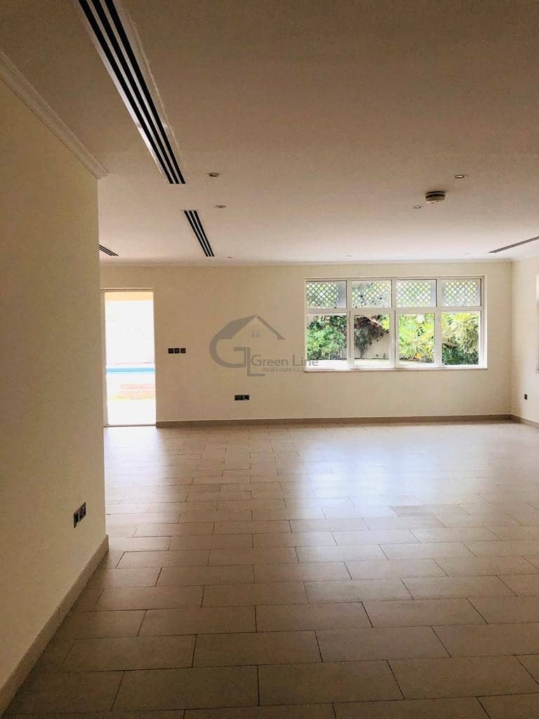 Corner 4 Bedrooms Maids with swimming pool in Jumeirah Park