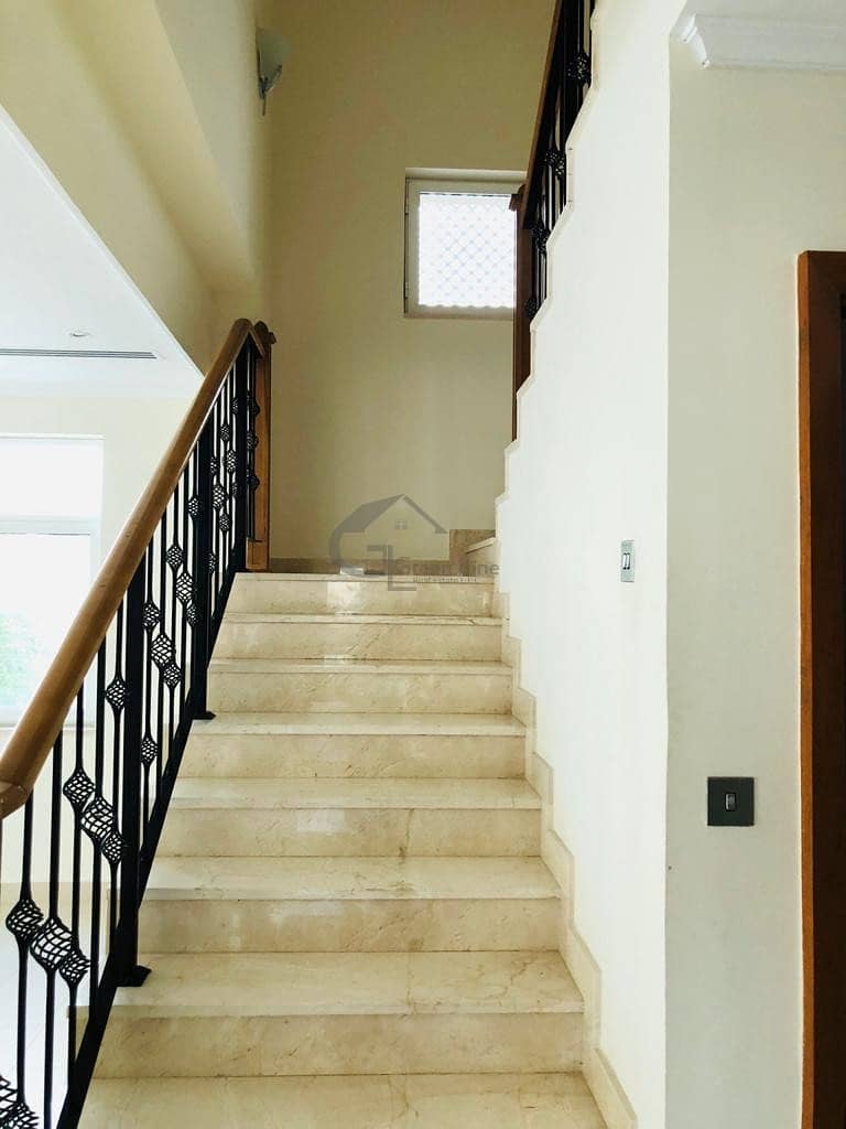 39 Corner 4 Bedrooms Maids with swimming pool in Jumeirah Park