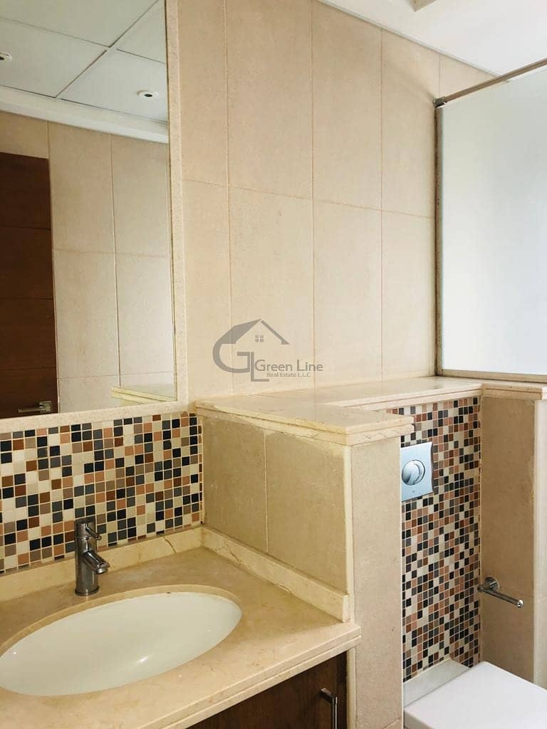 41 Corner 4 Bedrooms Maids with swimming pool in Jumeirah Park