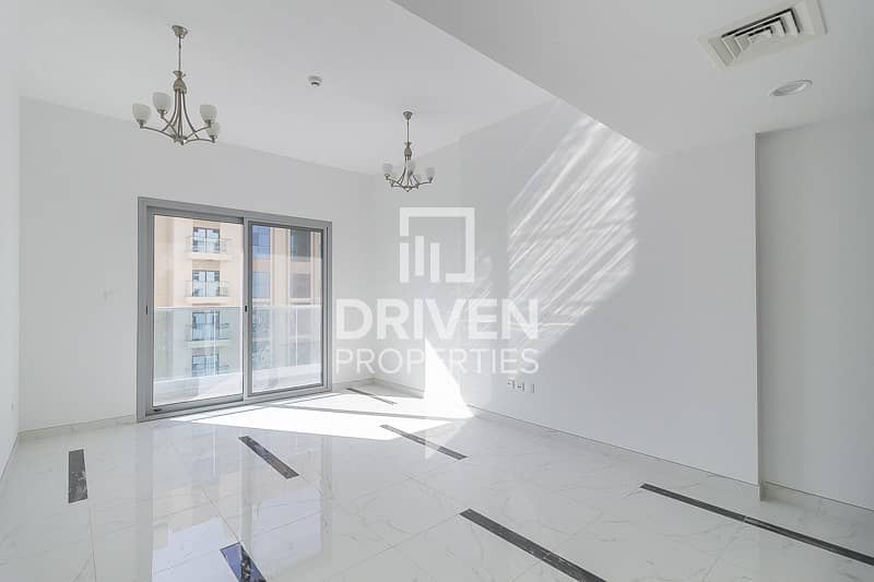 Spacious 1 Bedroom Apartment with Balcony