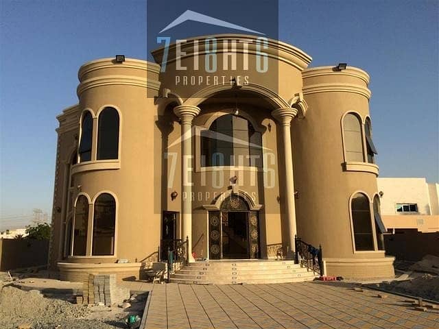 Beautifully maintained: 4 b/r high quality independent villa with maids room and landscaped garden Beautifully maintained: 4 b/r high quality independent villa with maids room and landscaped garden