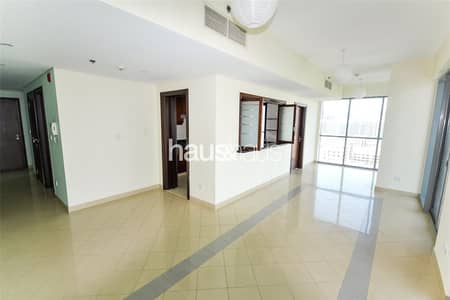 Large Study| Rare Unit| Golf / Lake Views| Corner Large Study| Rare Unit| Golf / Lake Views| Corner