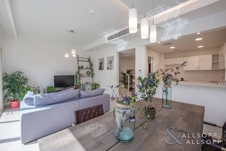 Upgraded | Backing Plaza | 2 Bedrooms Upgraded | Backing Plaza | 2 Bedrooms