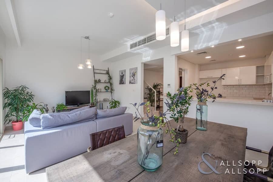 Upgraded | Backing Plaza | 2 Bedrooms Upgraded | Backing Plaza | 2 Bedrooms