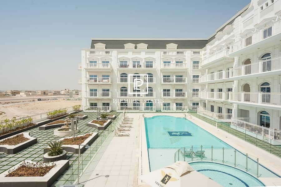 Spacious 1 Bedroom Fitted Kitchen with Pool View Spacious 1 Bedroom Fitted Kitchen with Pool View