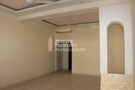 Very good location : 2 bedroom Arabic house for rent near Chocolala in Khuzam road Very good location : 2 bedroom Arabic house for rent near Chocolala in Khuzam road