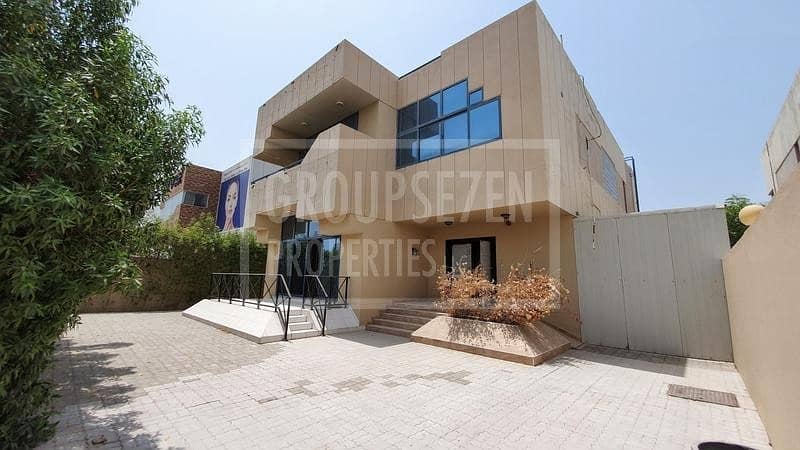 Commercial Villa 4 Beds for Rent in Jumeirah 3