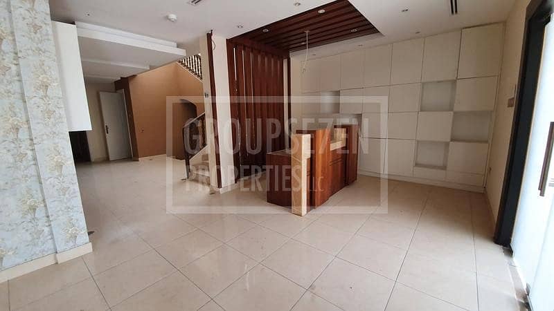9 Commercial Villa 4 Beds for Rent in Jumeirah 3