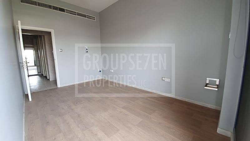 17 Commercial Villa 4 Beds for Rent in Jumeirah 3