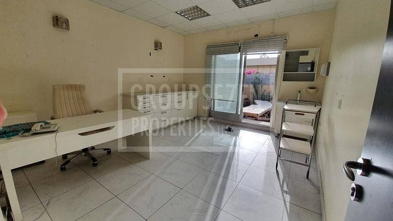 2 Commercial Villa 3 Beds for Rent in Jumeirah 2