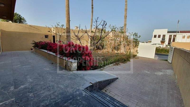 9 Commercial Villa 3 Beds for Rent in Jumeirah 2