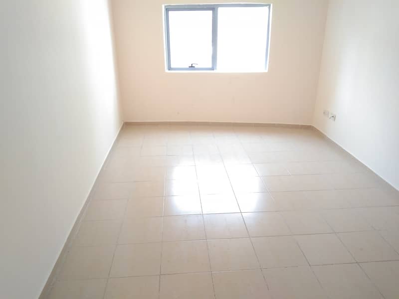 BEHIND TO NMC  HOSPITAL BACK SIDE 1BHK 31K WARDROBES WITH BALCONY 4 TO 6 CHEQS