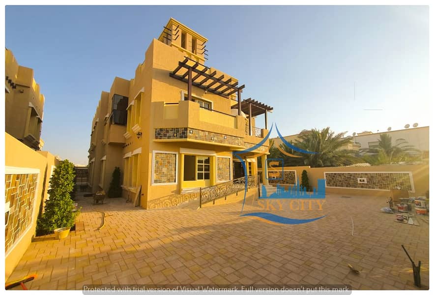 Just 2 minutes to Emirates Street, at a great price for a mosque, and an excellent location close to all services