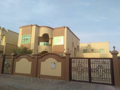 6400 SQFT - BEAUTIFUL 5 BEDROOM HALL MAJLIS KITCHEN - COVERED PARKING 6400 SQFT - BEAUTIFUL 5 BEDROOM HALL MAJLIS KITCHEN - COVERED PARKING