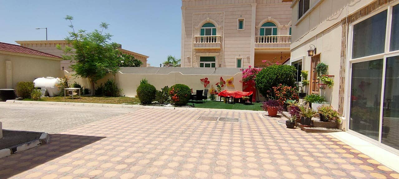 VERY NICE HUGE 5 BADROOMS VILLA WHIT SMALL BACKYARD AND NICE KITCHEN Available IN KHALIFA CITY A