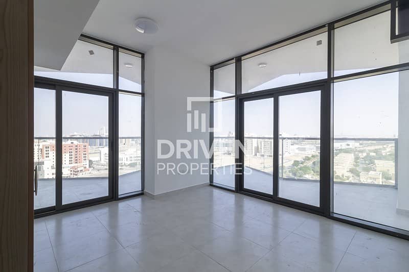 New and Spacious Apt with Panoramic View