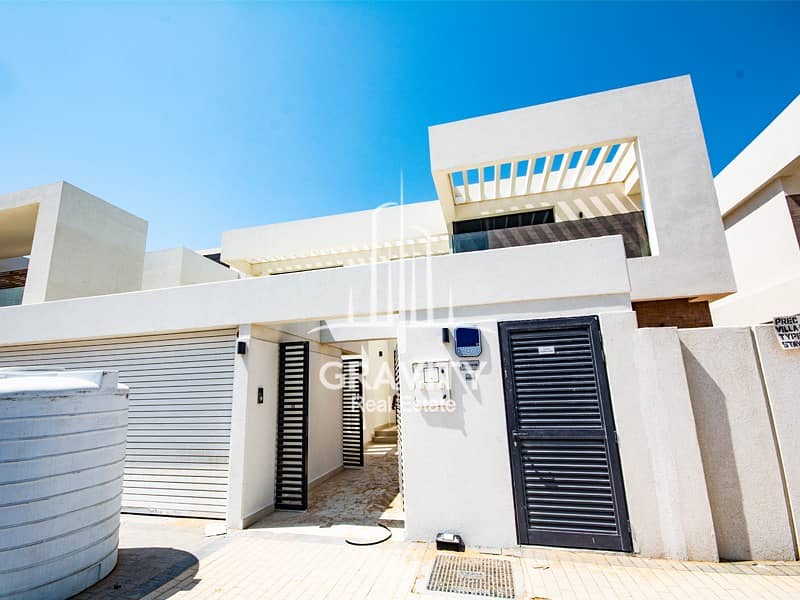 Upgraded Unit (Pool & Garden) High end Living Upgraded Unit (Pool & Garden) High end Living