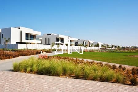 Single Row 4 BR Villa T2 with Garden Vacant Soon Single Row 4 BR Villa T2 with Garden Vacant Soon