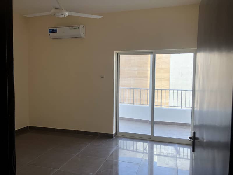 BIG SIZE 3 BHK CLOSE TO METRO STATION FOR SHARING