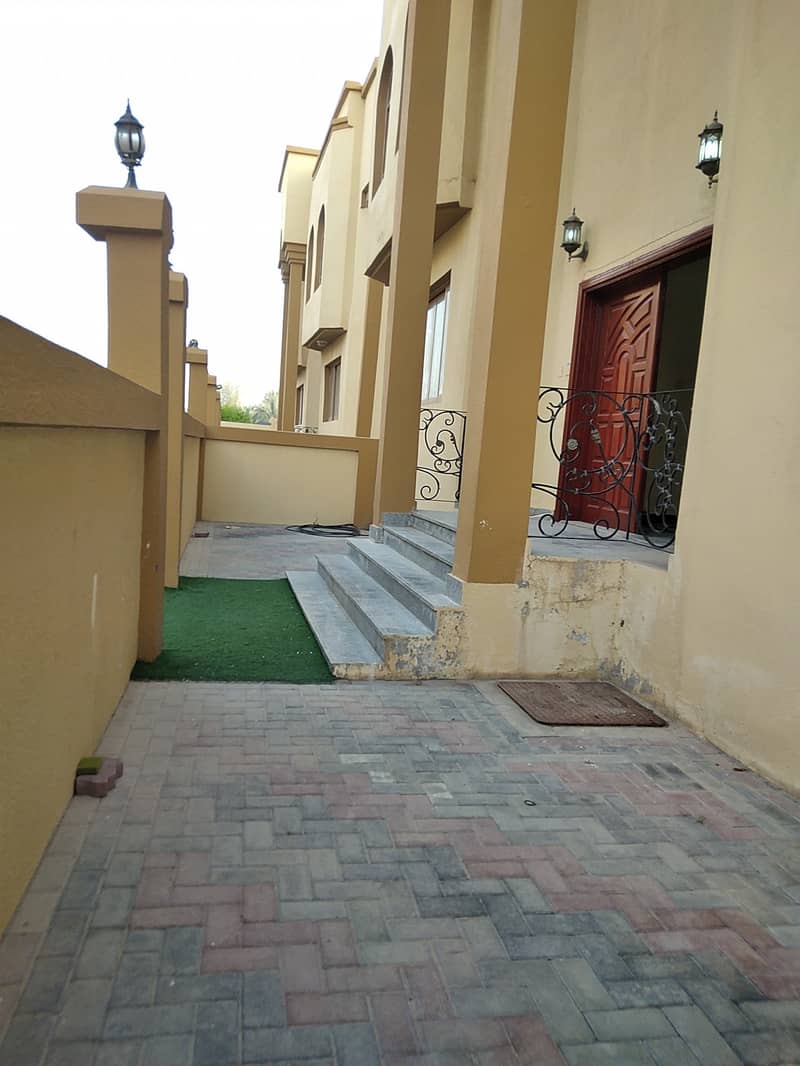 WELL MAINTAINED & CLASSIC 3BHK + FRONT & BACK YARD WITH SEPARATE ENTRANCE IN MBZ CITY