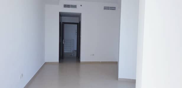 Spacious and bright apartment on higher floor Spacious and bright apartment on higher floor