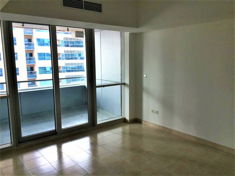 Spacious 1 Bedroom in The Waves Tower A