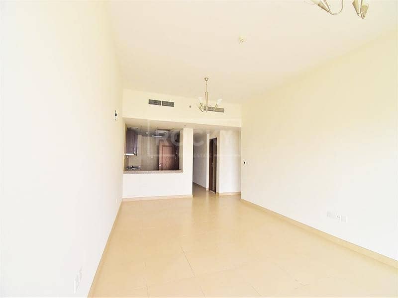 Higher Floor | Spacious | 1-Bed | Lake View Higher Floor | Spacious | 1-Bed | Lake View