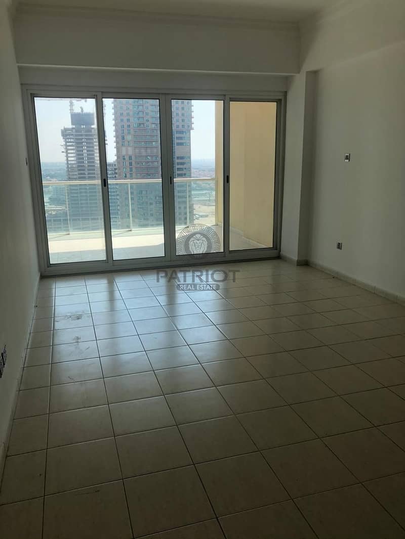 EXCELLENT 2 BEDROOM MAKE YOUR DEAL IN LAKE VIEW TOWER