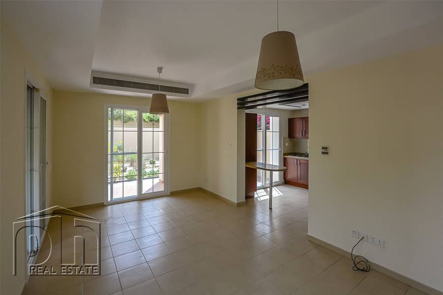 4E - Short Walk To Park And Pool - Availble June