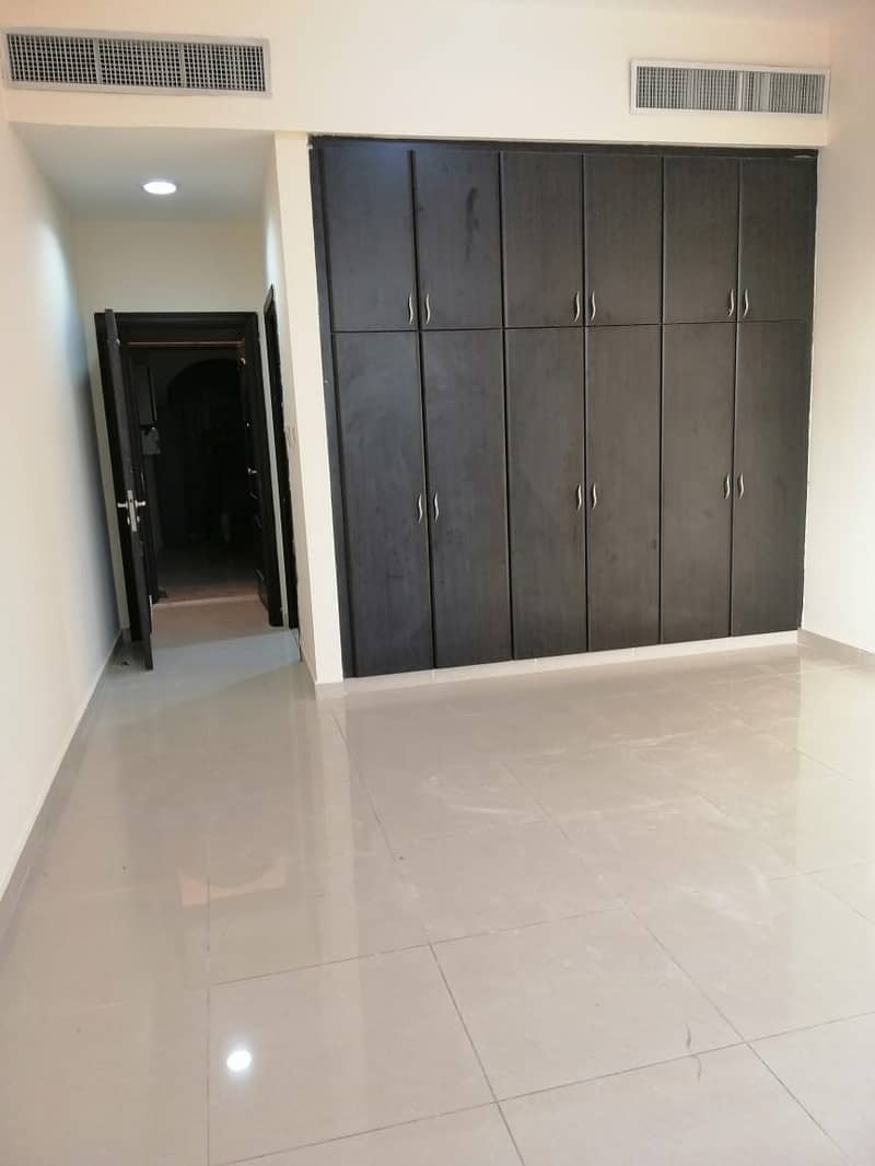 GET HURRY OUT CLASS EXTRA SPACIOUS ONE BEDROOM WITH TWO BATHROOM BIG SEPARATE KITCHEN CLOSE CENTRAL MALL KCA