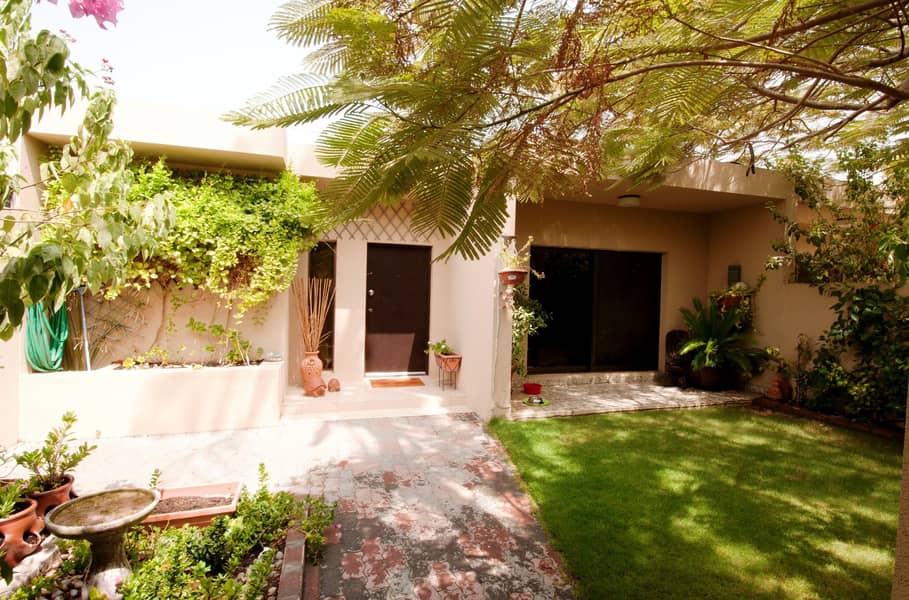 PRIVATE GARDEN - 3 BEDROOM Single Storey Villa-NO COMMISSION