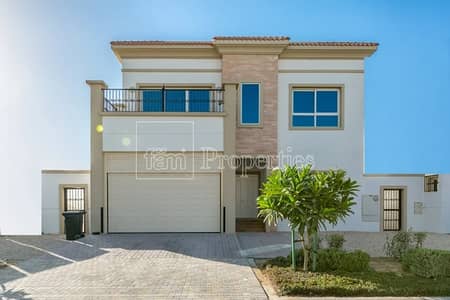 Spacious 5 BR w/ Basement| Modern Finishing Spacious 5 BR w/ Basement| Modern Finishing