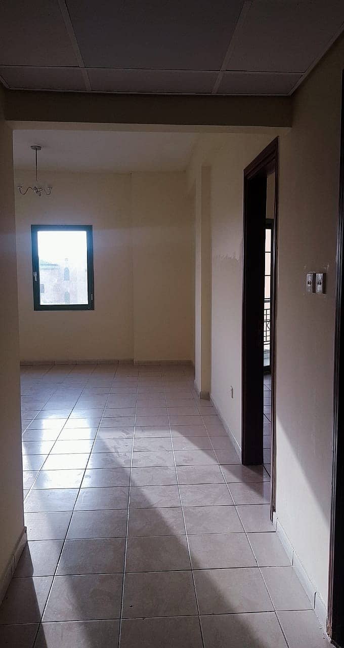 شقة في الحي المغربي،المدينة العالمية 1 غرفة 25000 درهم - 4624811
