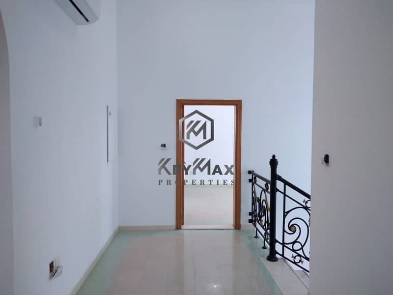 Luxurious Indept 4BR+Pool+Maid Room Villa in Al Barsha 3