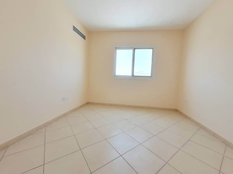 Huge 1bhk with balcony central Ac fully family bulding Huge 1bhk with balcony central Ac fully family bulding