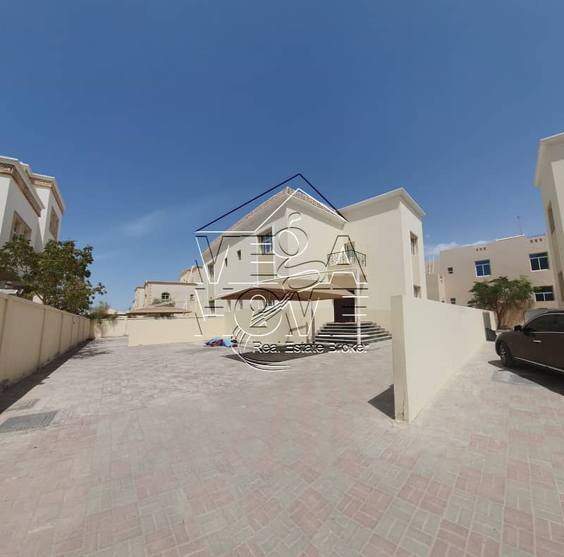 LOVELY 4 BED VILLA IN COMPOUND